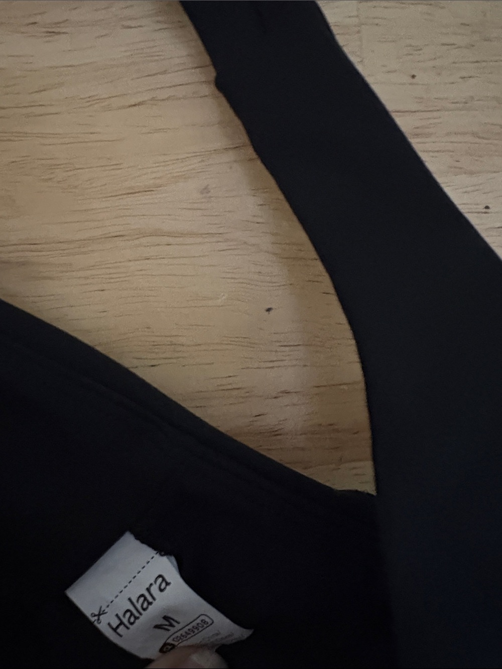 Halara top with built in bra - Picture 8 of 11